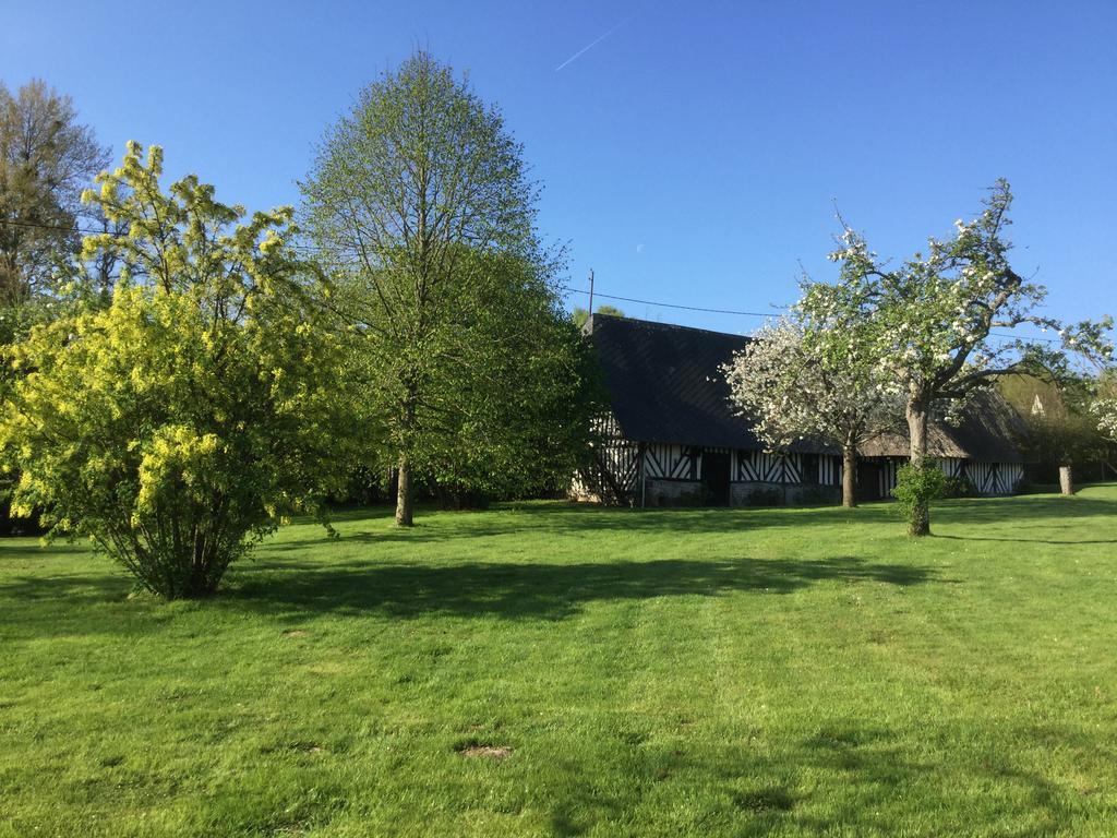 L'Auberge Du Mont Le Breuil-en-Auge Exterior photo