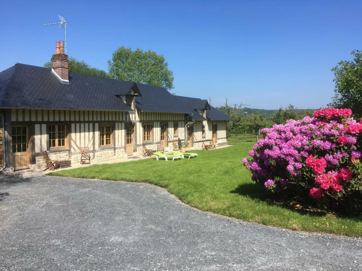 L'Auberge Du Mont Le Breuil-en-Auge Exterior photo